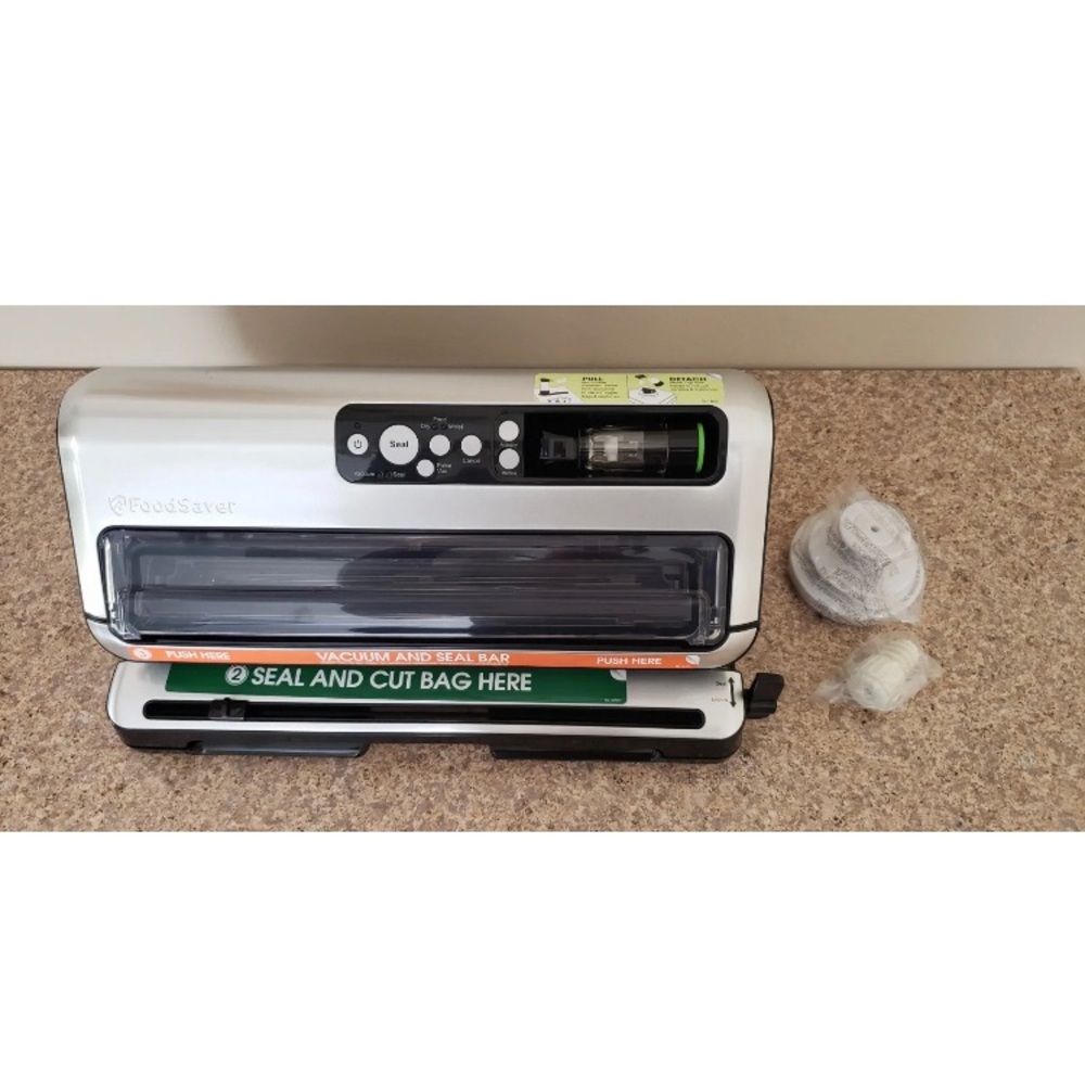 FoodSaver FM5460 Brand New Never Used with Pulse button.
